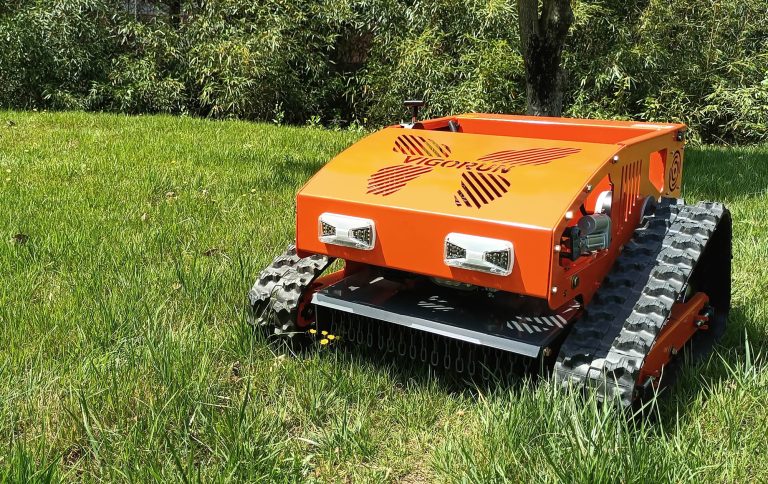 wireless mowing robot with snow plow snow blade snow shovel snow removal machine