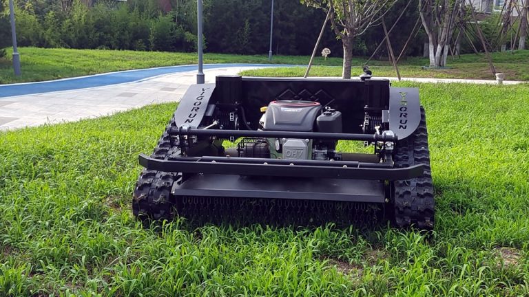 manufacturer factorydless mower with tracks with snow plow snow blade snow shovel snow removal machine