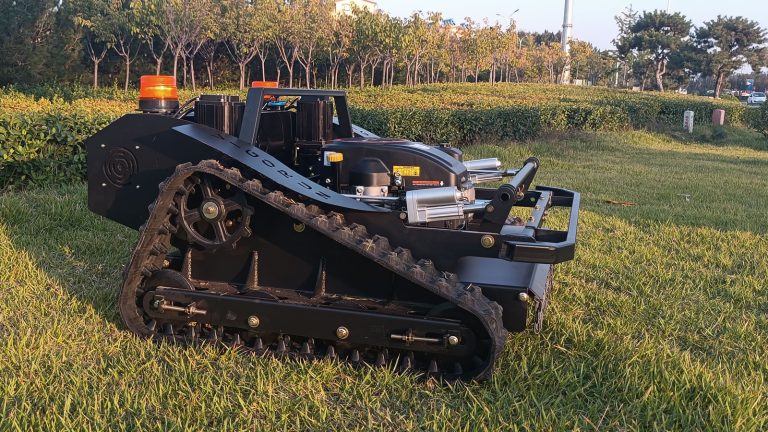 cordless crawler mowing machine made by Vigorun Tech