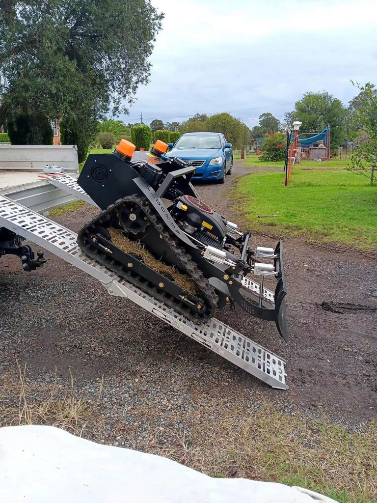 radio controlled crawler grass cutting machine made by Vigorun Tech