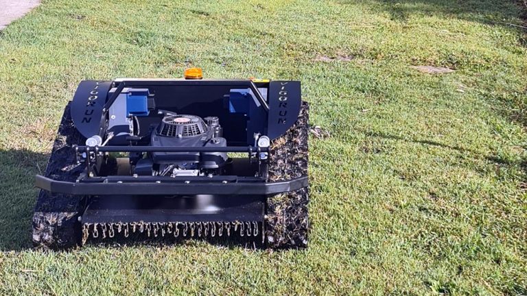 remote operated track weed cutter made by Vigorun Tech