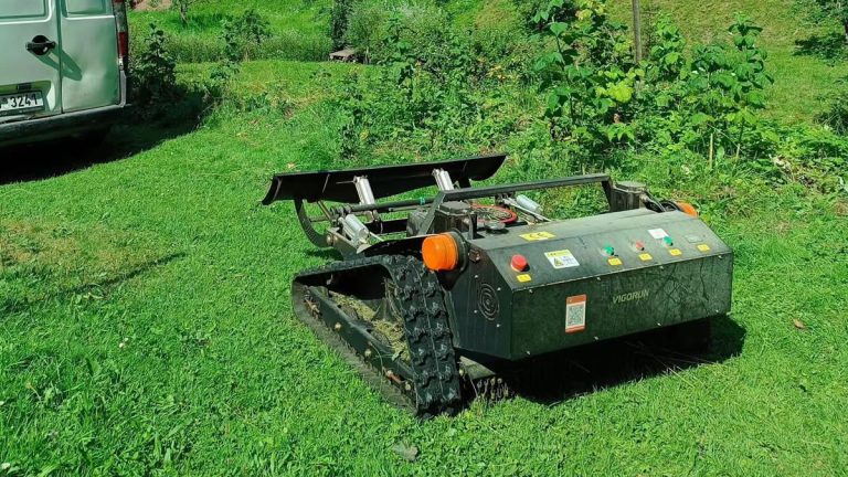 Vigorun remote operated track-mounted weed trimmer for sale